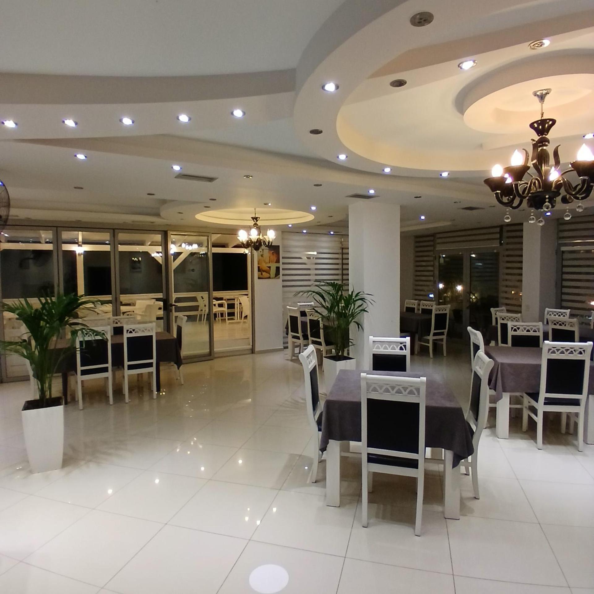 Hotel Comfort Shëngjin Kültér fotó
